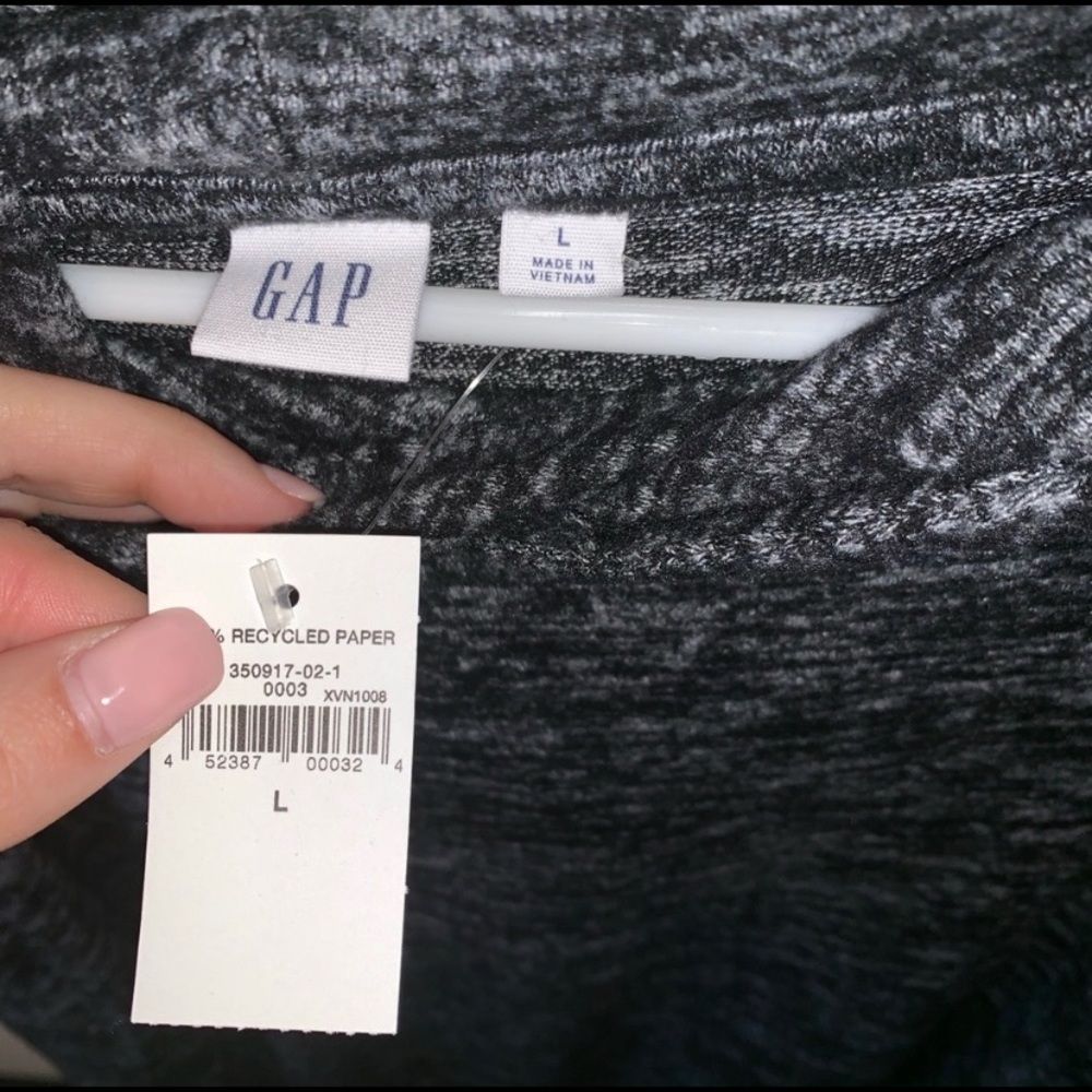 New! Gap soft spun cropped hoodie - Picture 2 of 2